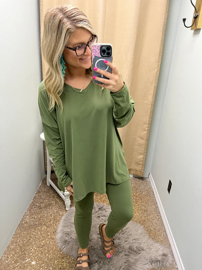 Watch It Play Out Round Neck Set